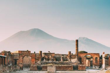 Napoli - Naples - pompeii-italy-temple-of-jupiter-or-capitolium